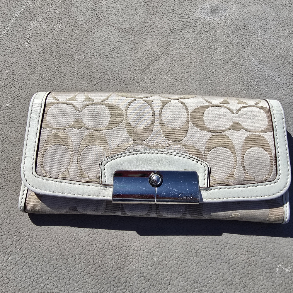Coach Signature Elegant Beige & Cream Wallet - Picture 4 of 12